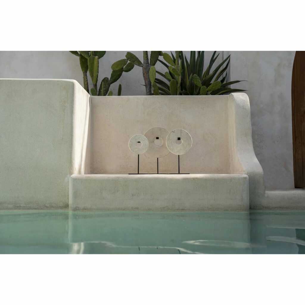 disque de marbre blanc de 35 cm de hauteur sur support métal piscine